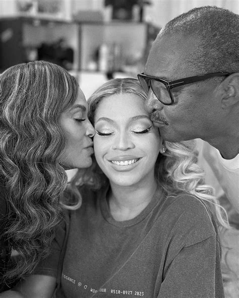 Beyoncé shares rare photo with mom Tina and dad Mathew Knowles