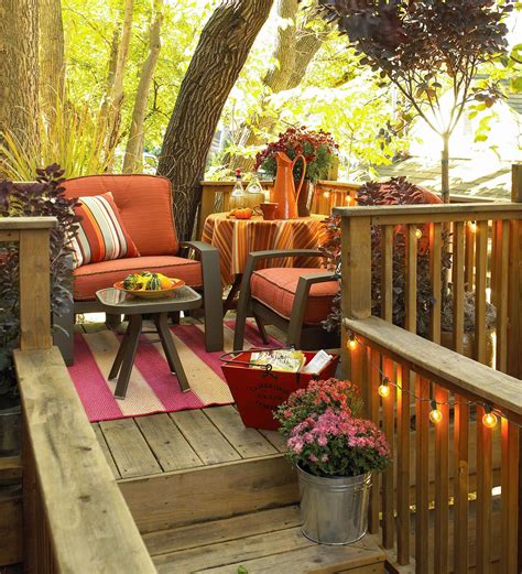 5 Outdoor Fall Decor Ideas to Showcase Through Thanksgiving | Backyard decor, Fall outdoor decor ...