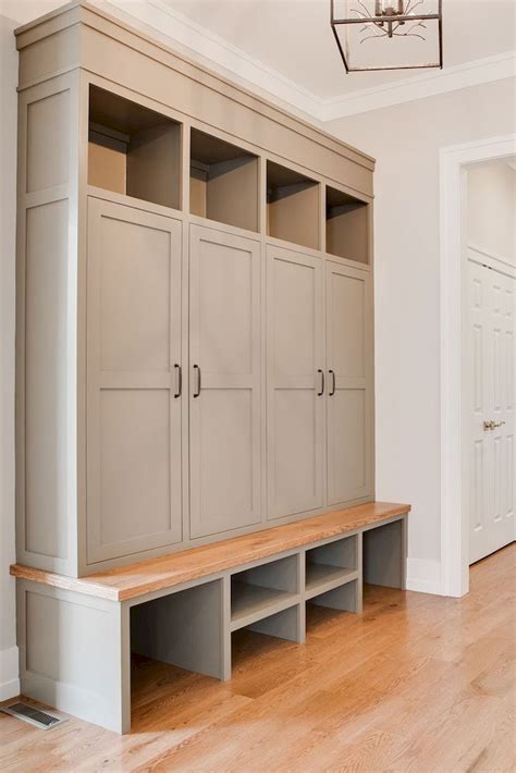 75 Inspiring Mudroom Farmhouse Entryway Decorating Ideas | Built in lockers, Mudroom lockers ...