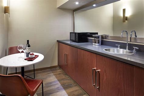 Hilton Pasadena Hotel in Los Angeles (CA) - Room Deals, Photos & Reviews