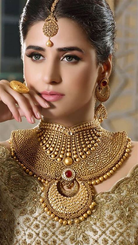 Waseem Jewellers | Mujeres exóticas, Mujeres, Hermoso rostro