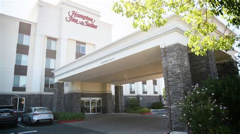 Hampton Inn and Suites Fresno, CA Hotel