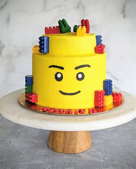 Tried my hand at a Lego head cake : r/cakedecorating