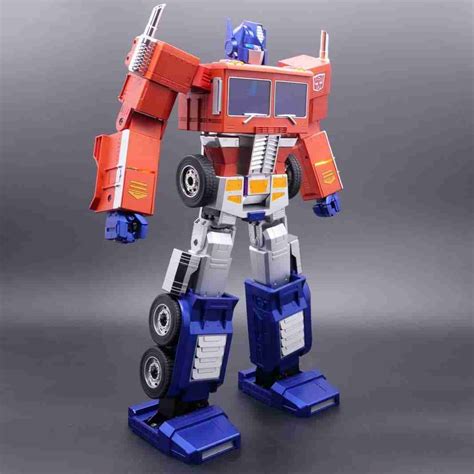 Hasbro announces a Limited Edition Optimus Prime robot and then completely Sells Out | Geek ...