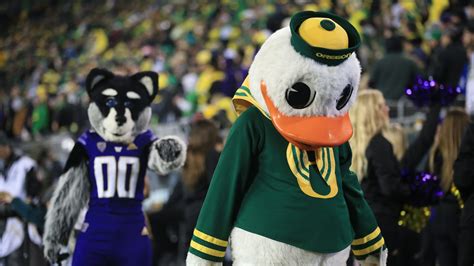 Oregon Ducks’ strategy backfires, while Washington's Penix Jr. shines