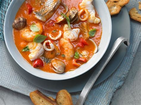 Cioppino (Seafood Soup) Recipe | EatSmarter