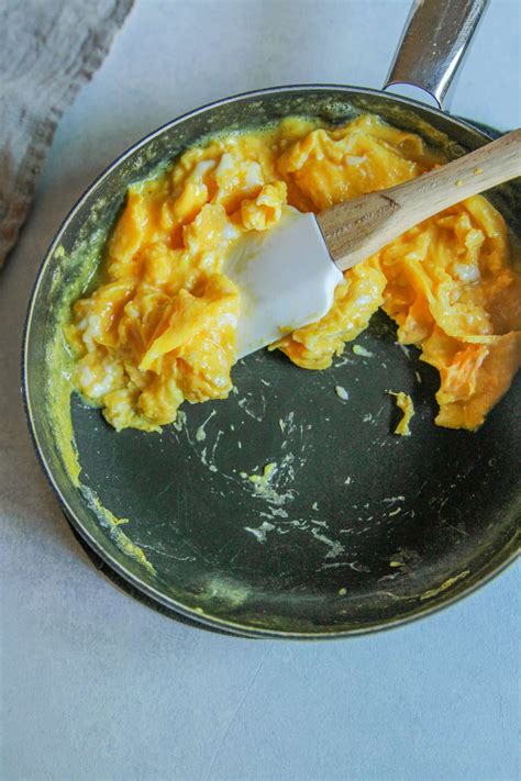 Scrambled Eggs and Toast Recipe - Sweetphi