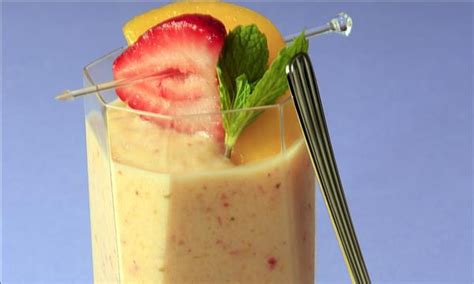 Creamy Mixed Fruit Smoothie - Dole Sunshine