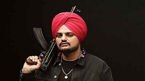 Case Filed Against Punjabi singer Sidhu Moose Wala and Five cops for practises shooting with AK ...