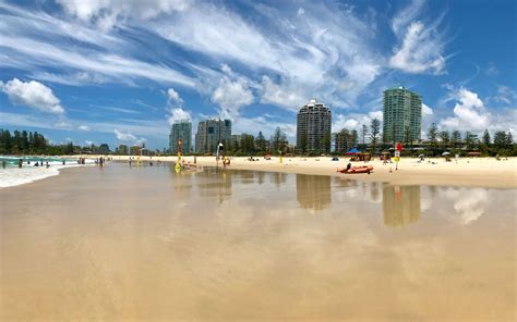 Coolangatta Beach / Gold Coast / Queensland // World Beach Guide