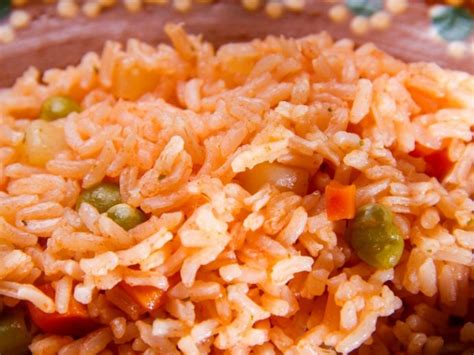 Receta arroz rojo casero con una taza: fácil y delicioso | CocinaDelirante