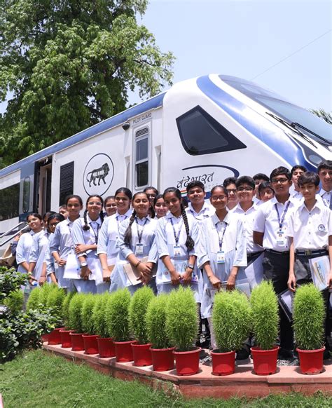 School Children visit Rail Bhawan to gain first hand knowledge about Vande Bharat Train 2.0 ...