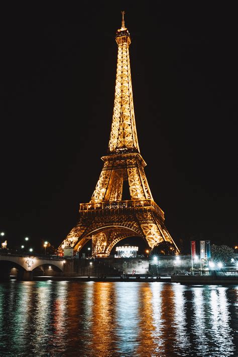 eiffel tower night pic Photo of eiffel tower during night · free stock ...