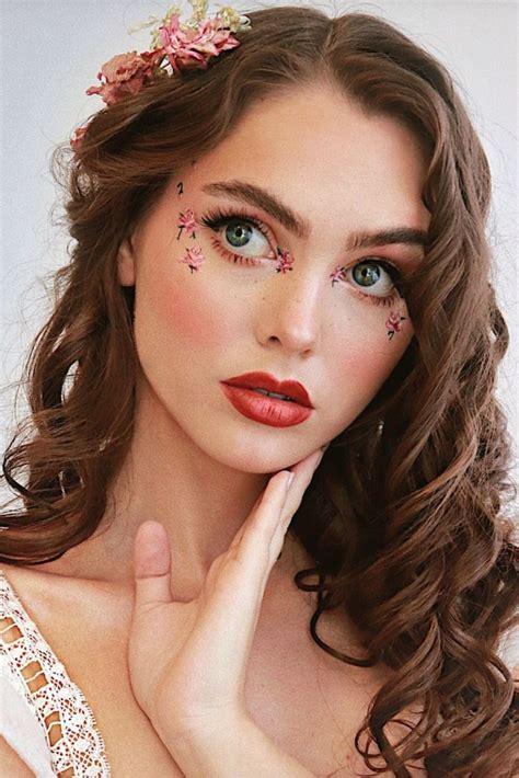 13 Non-Basic Angel Makeup Looks You Need for Halloween | Angel makeup ...