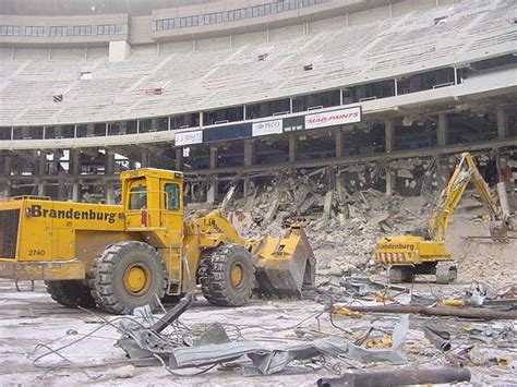 StadiumPage.com - Veterans Stadium Demolition