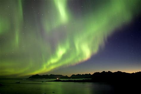 Seeing the northern lights in Greenland - Routes North