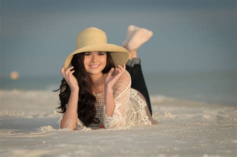 #SeniorPortraits #BeachPortraits | Beach portraits, Senior portraits ...