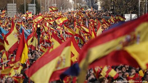 Spain: Thousands stage anti-government protest in Madrid – DW – 01/21/2023