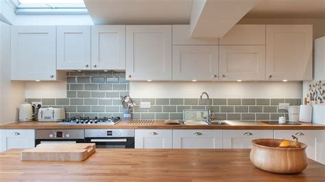 Pin by Lee Barratt on Kitchens | Kitchen renovation, White shaker ...