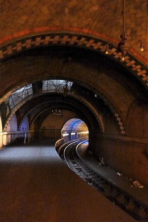 The old NYC City Hall subway station | Abandoned places, Abandoned ...