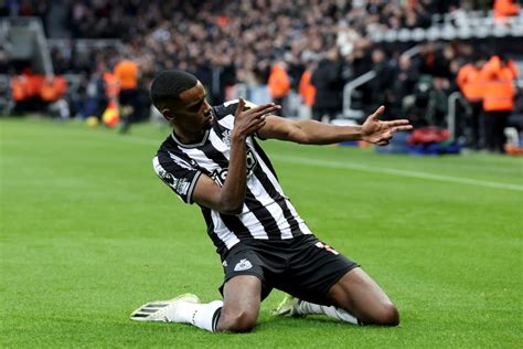 Arsenal urged to sign Newcastle United forward