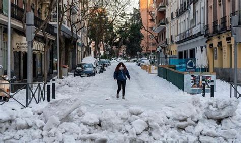 Spain weather warning: Madrid freezes in lowest temps for 75 years as heavy snow hits Med ...