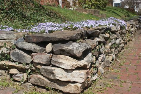 Building Stone Retaining Walls