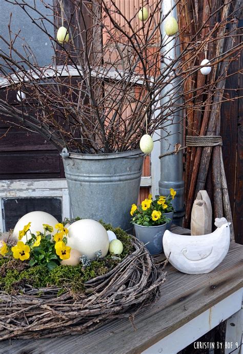 natürliche Osterdekoration, Osterdeko im Garten, Deko mit Zinkgefäßen ...