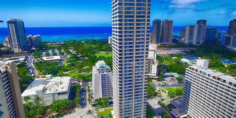 Affordable Waikiki Hotels | Holiday Inn Express Waikiki