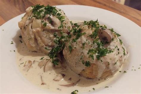 Wholemeal Bread Dumplings with Mushroom Cream Sauce