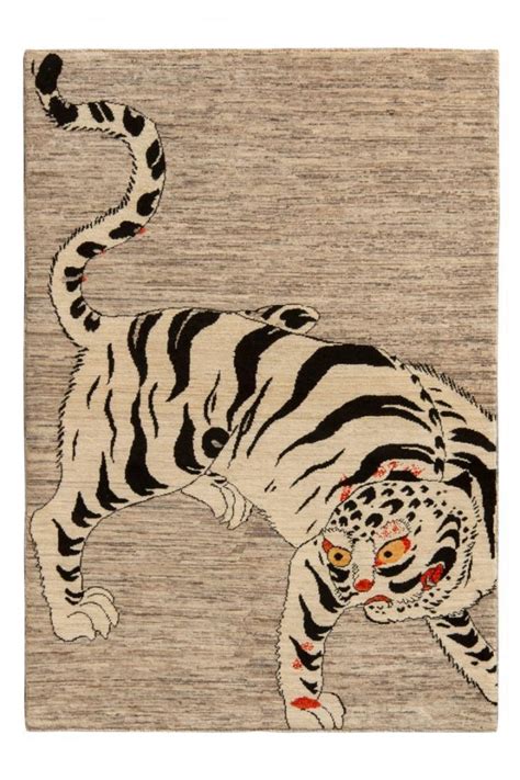 Classic Style Tiger Rug in White and Gray Pictorial Pattern