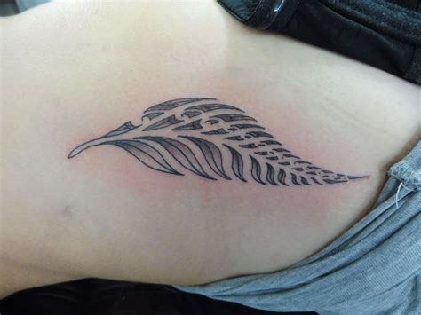 New Zealand silver fern in black and gray. Tattoo | Tattoos, Maori tattoo designs, Fern tattoo