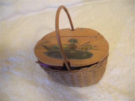 DSCN1778 | wicker basket with handle and wooden hinged cover… | Flickr