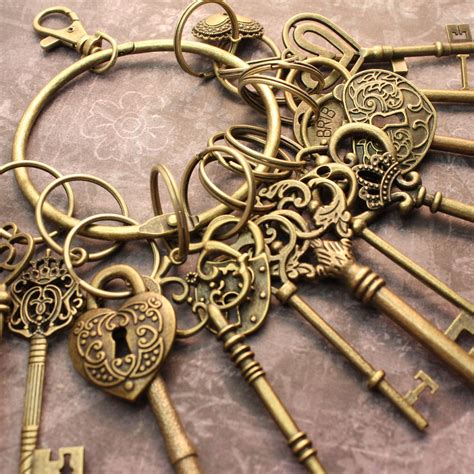 Set of 12 Large Skeleton Keys With 4 Locks on A Big Ring Antique Brass ...