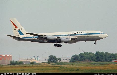 United Airlines Boeing 720