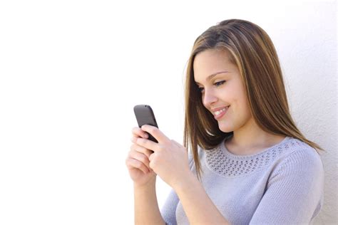 Why would a girl text me then ignore me? | Body Language Central