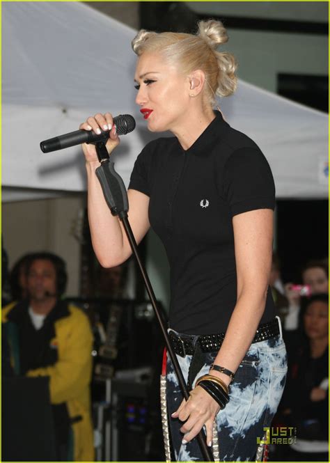 Gwen Stefani Brings Spiderwebs To Today Show: Photo 1892821 | Gwen ...