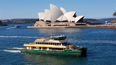 Sydney - City and Suburbs: Sydney Opera House, ferry