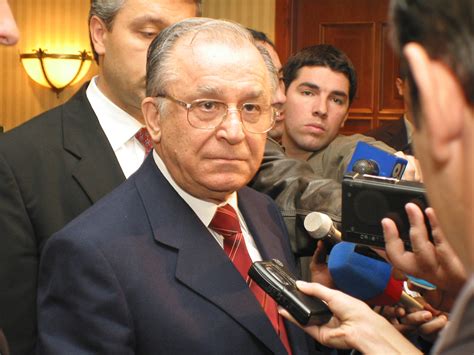 Ion Iliescu a ajuns de urgență la spital! Cum se simte fostul...