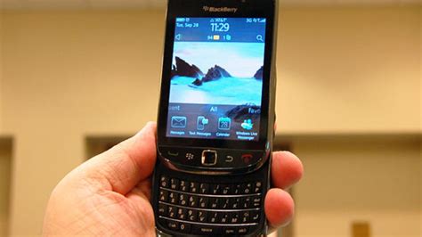 BlackBerry Torch: hands on - CNET