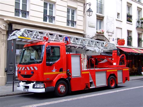 France - Paris - Sapeurs Pompiers | Fire trucks, Fire apparatus, Fire ...