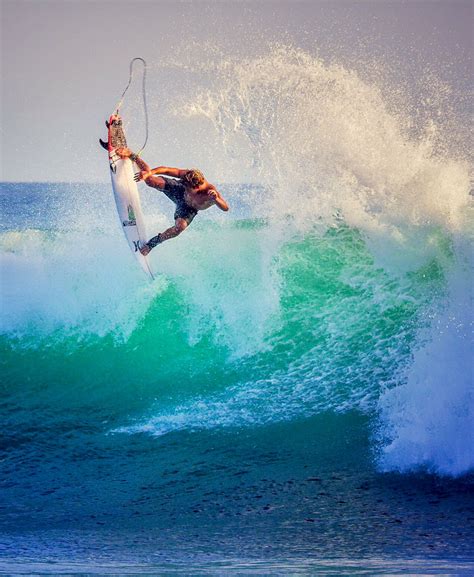 John John Florence warming up #HurleyPro Photo: Lieber | Surfing pictures, Surfing waves, Surfing