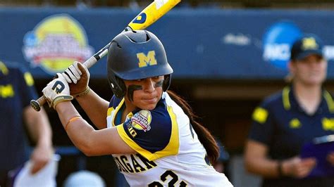 UConn Huskies' Breanna Stewart, Michigan Wolverines' Sierra Romero up ...