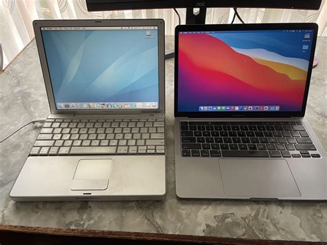 12” PowerBook G4 next to my MacBook Pro M1, amazing how 20 years can yield so many differences ...