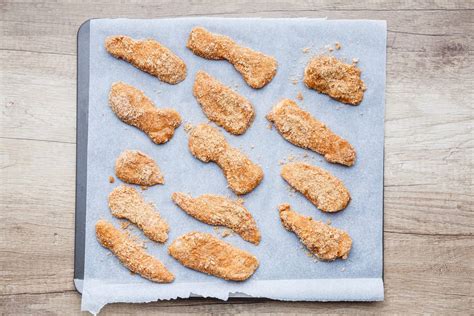 Honey Garlic Chicken Fingers with Sriracha Dipping Sauce - Paleo Grubs