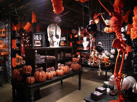 Night Gallery- Roger's Gardens Halloween display- 2013 Costume Store ...