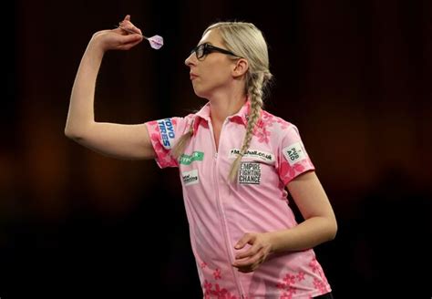 Fallon Sherrock's World Darts Championship over as opponent defies boos ...