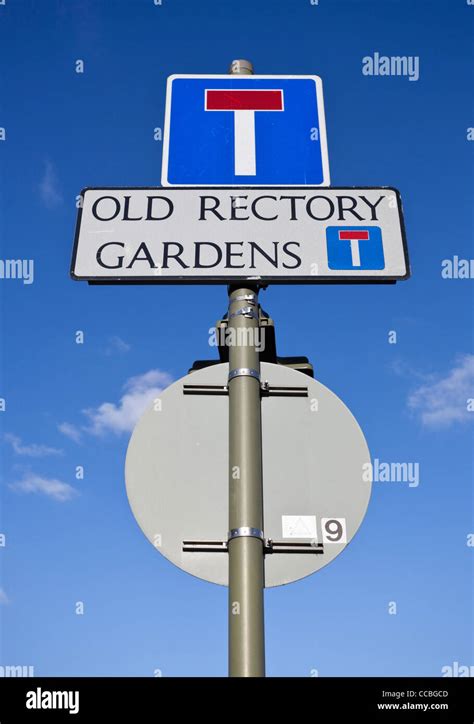 No through road sign hi-res stock photography and images - Alamy