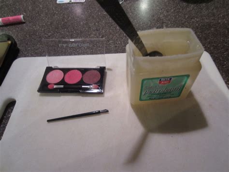 Homemade Lip Gloss and Lip Balm: From Easy Two Ingredient Recipes to ...