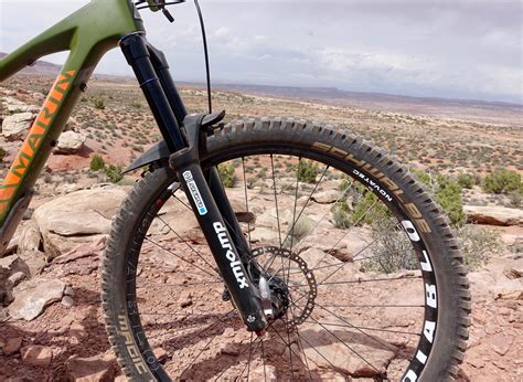 First Look: SR Suntour Durolux Fork - Singletracks Mountain Bike News